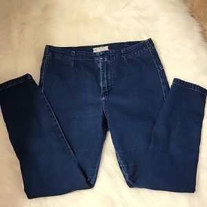 Free People stretch blue jeans taper leg 2 back pockets zip front size W 30 EUC…